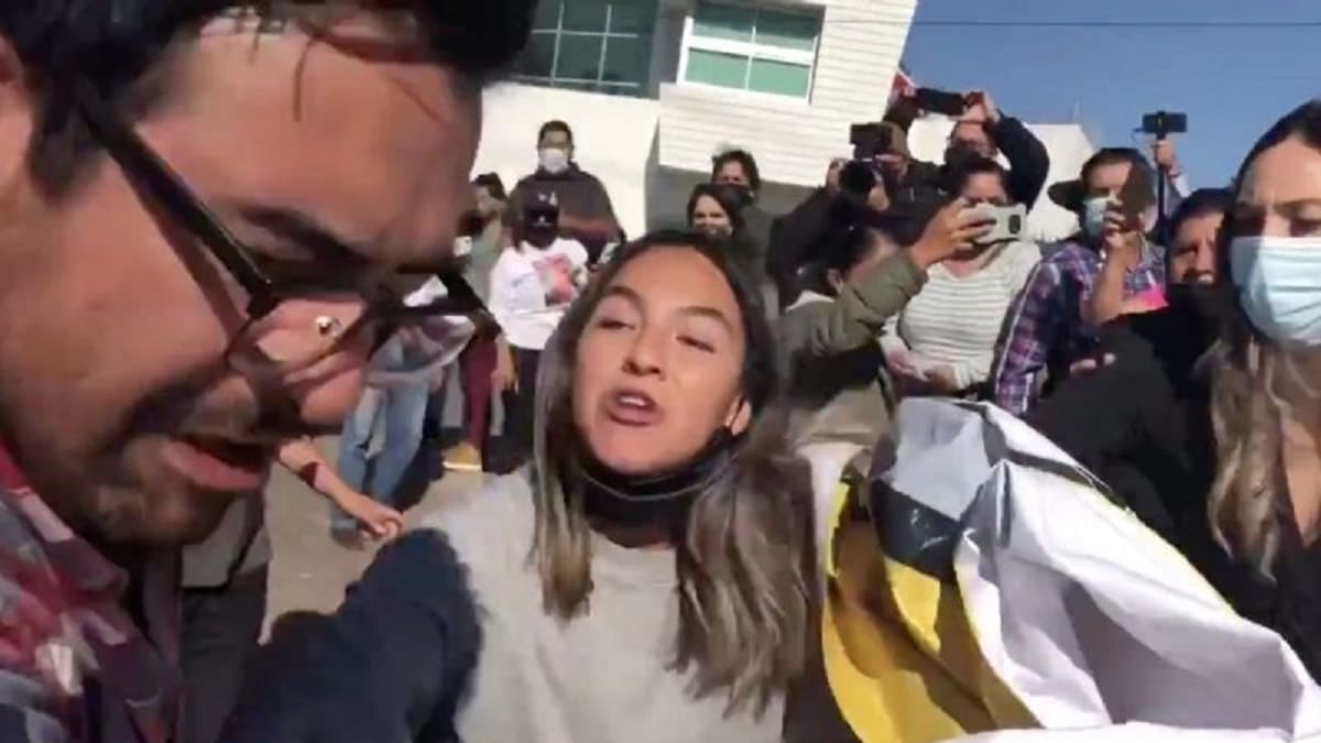 VIDEO: Mujer golpea a escolta y exige a AMLO quimioterapias 1 quimios 1