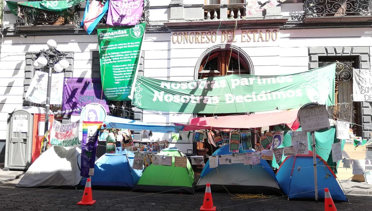 Aplazan hasta el 14 de diciembre diálogo entre feministas y autoridades de Puebla 1 toma del congreso 1