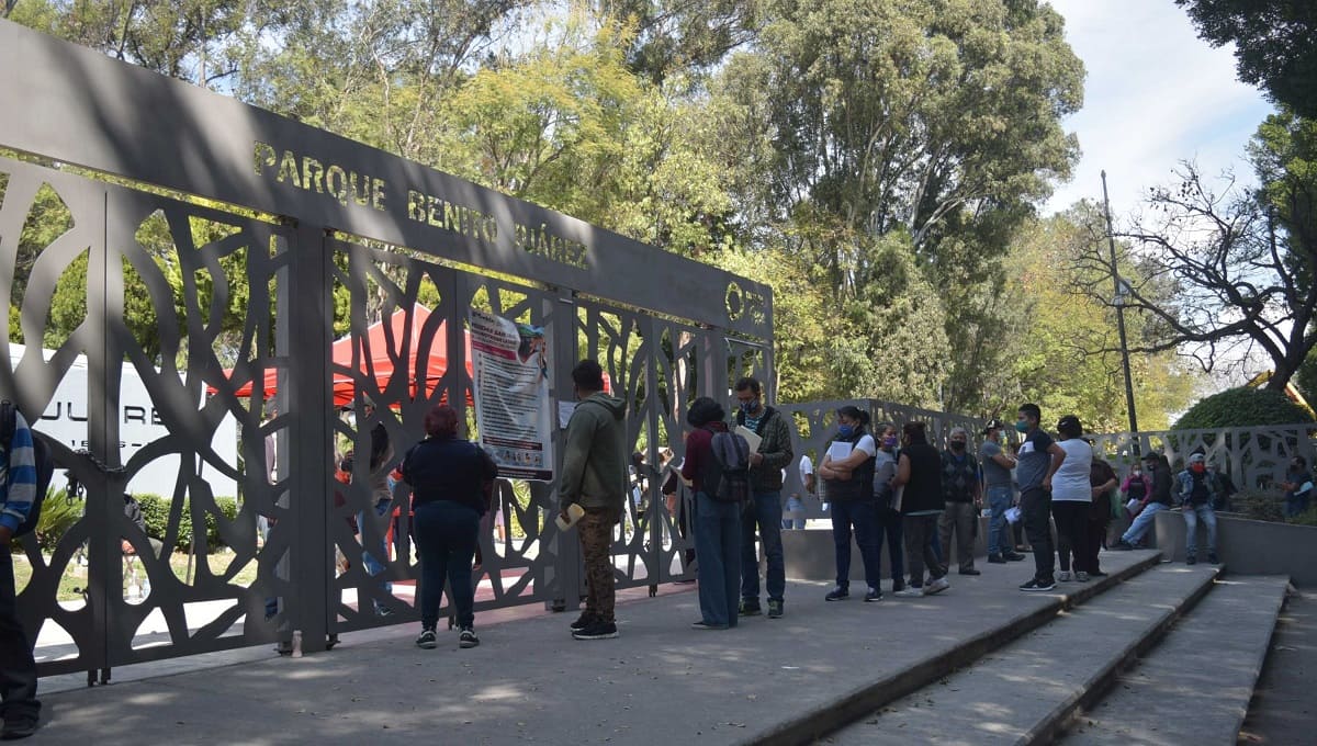 Artesanos hacen fila para recibir apoyos del Ayuntamiento de Puebla 3 Artesanos 1