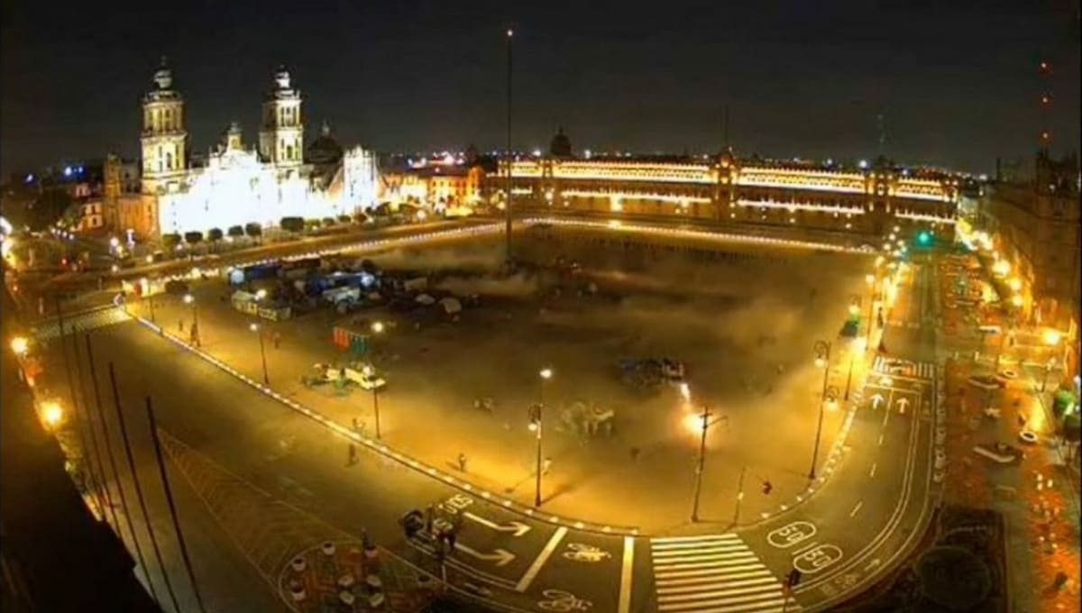 Gobierno de la CDMX desaloja 150 casas de campaña de Frena en el Zócalo 1 Frena 1