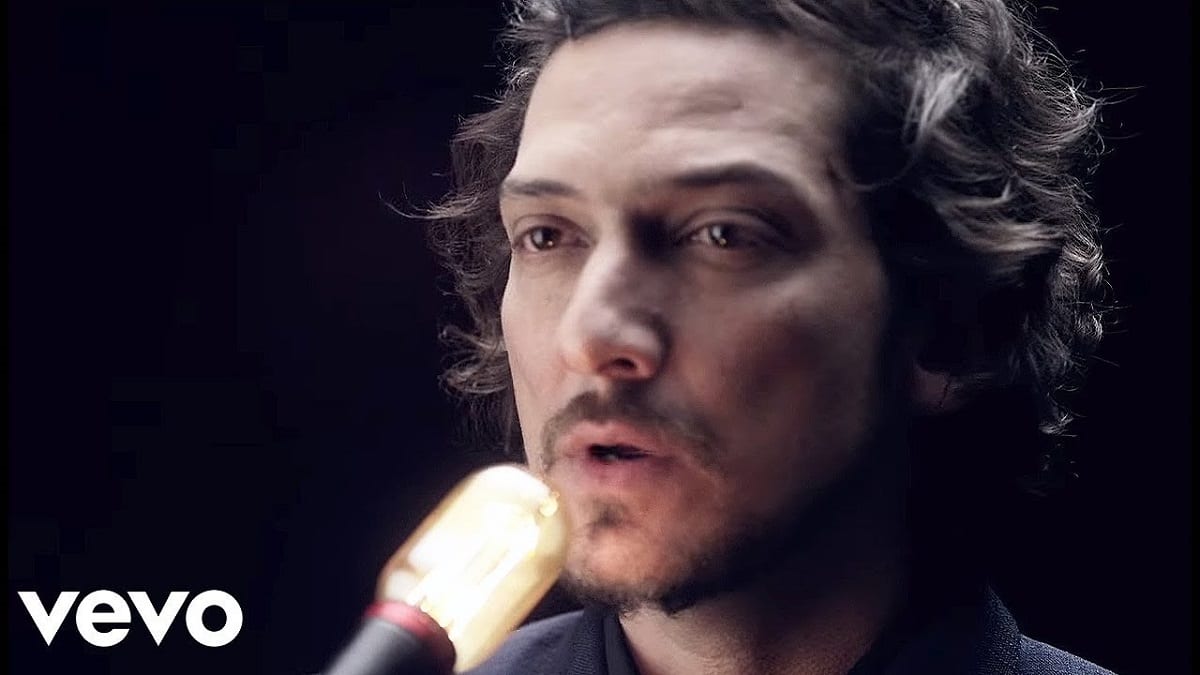 León Larregui tuitea que la vacuna contra el COVID es un implante y eliminan su cuenta 5 Leon