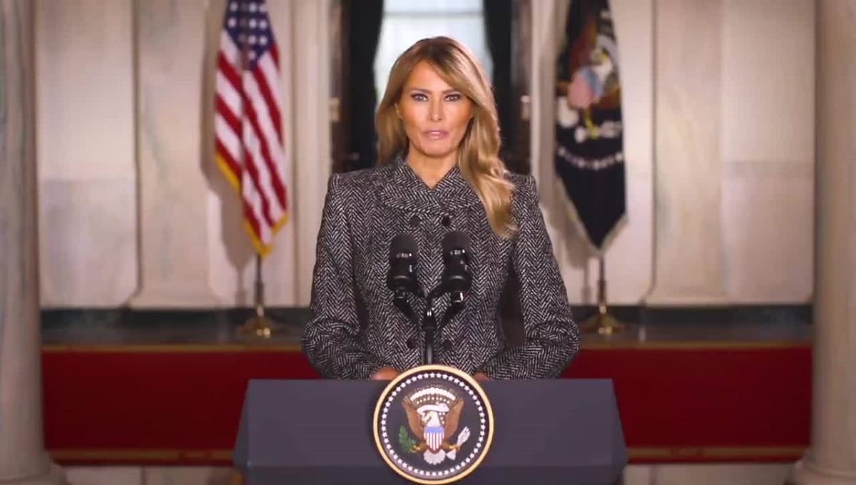 Melania Trump se despide de la Casa Blanca; pide a estadounidenses "escoger el amor sobre el odio" 1 Melania Trump. 1