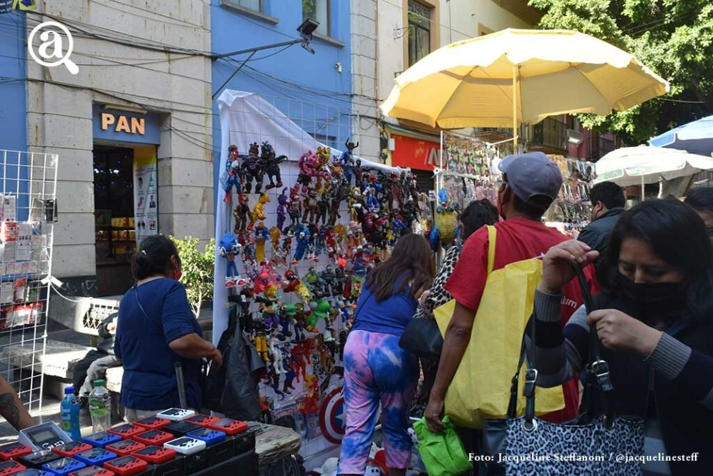 FOTOS/VIDEO Así se desbordan los Reyes Magos y ambulantes en el Centro de Puebla 10 ambulantes centro1