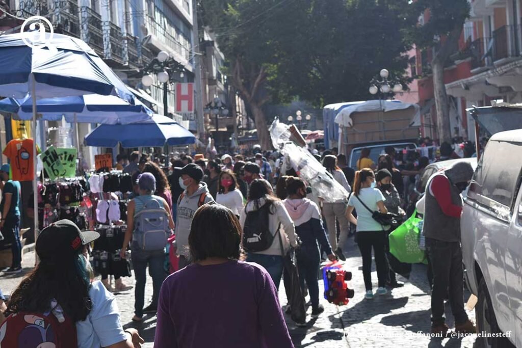 FOTOS/VIDEO Así se desbordan los Reyes Magos y ambulantes en el Centro de Puebla 16 ambulantes centro3