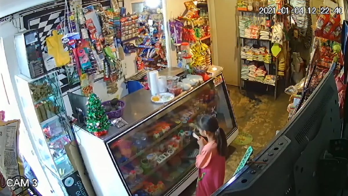 VIDEO: Niña entra a una tienda en medio de un asalto en Jalisco 1 asalto