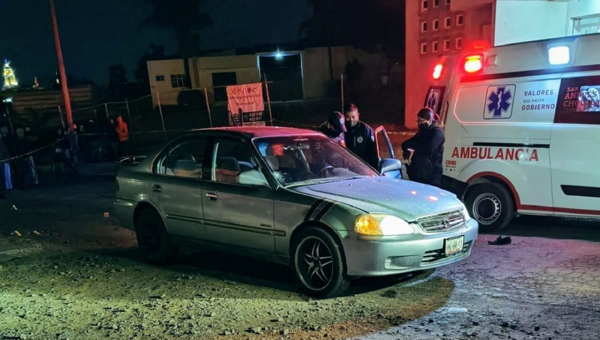 Balean a menor y a joven a bordo de un vehículo en Tlaxcalancingo 1 baleados