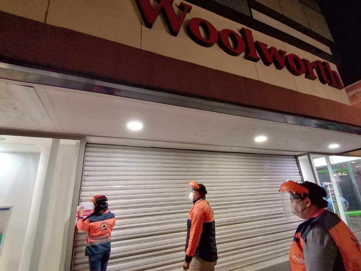 FOTOS: Clausuran Woolworth por no respetar sana distancia 1 clausuran wolwoorth 1