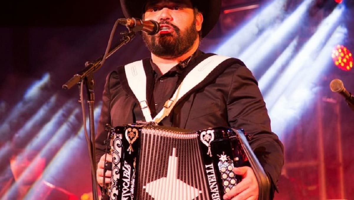 Vocalista de Intocable usó “sus palancas” para ser vacunado contra el COVID-19 1 intocable 1