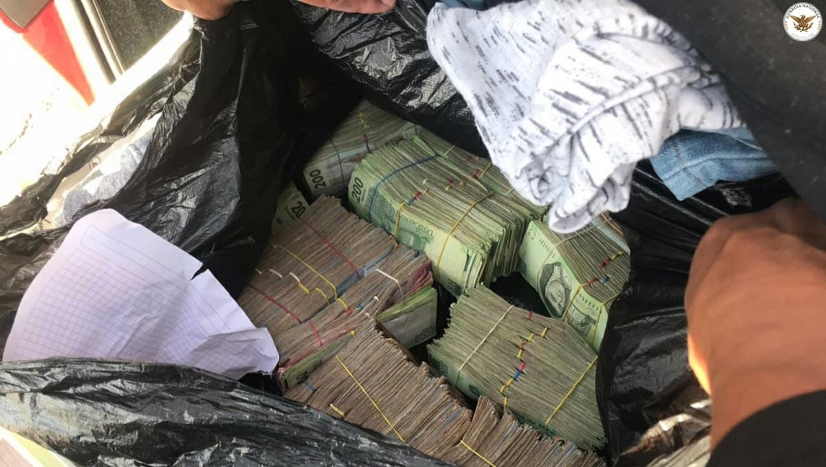 Detienen a asiático con dos millones de pesos en efectivo en Cuautlancingo 1 millones 1