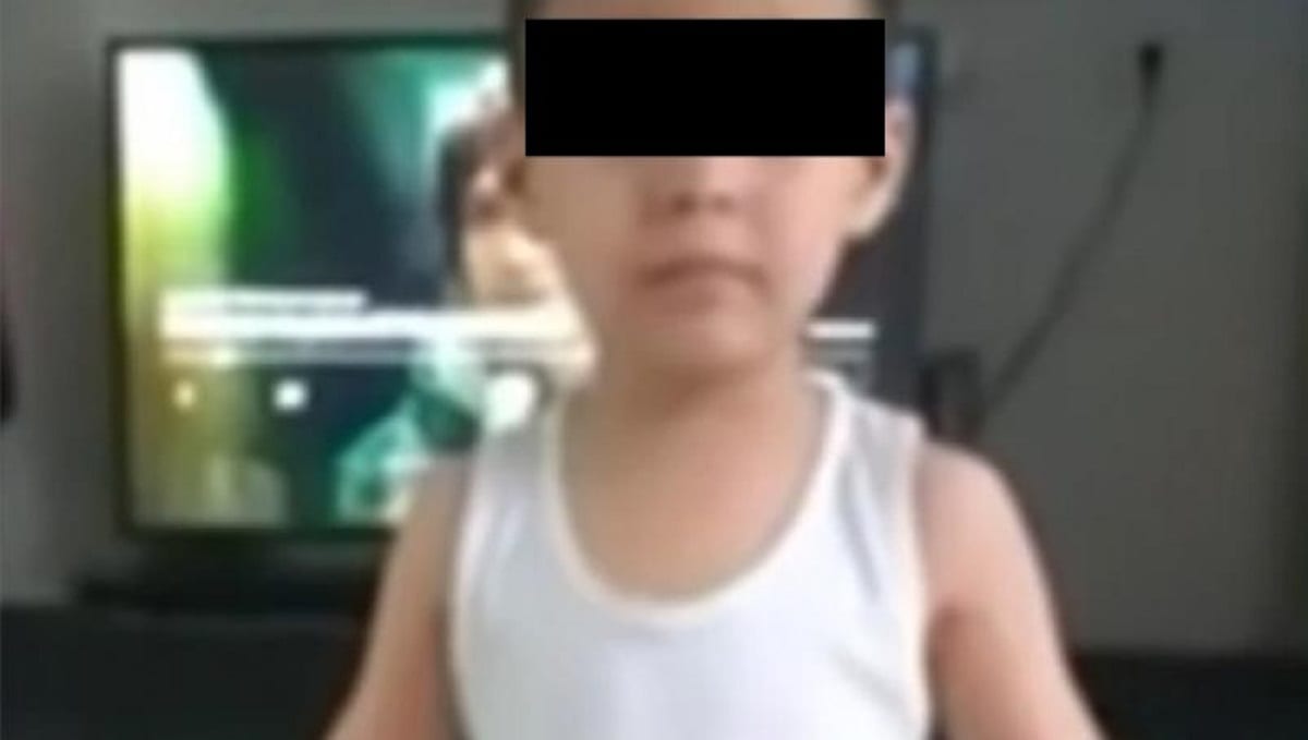 VIDEO: "Ya estoy harto de dibujar y hacer la tarea", niño se viraliza por quejarse 1 nino harto de pintar