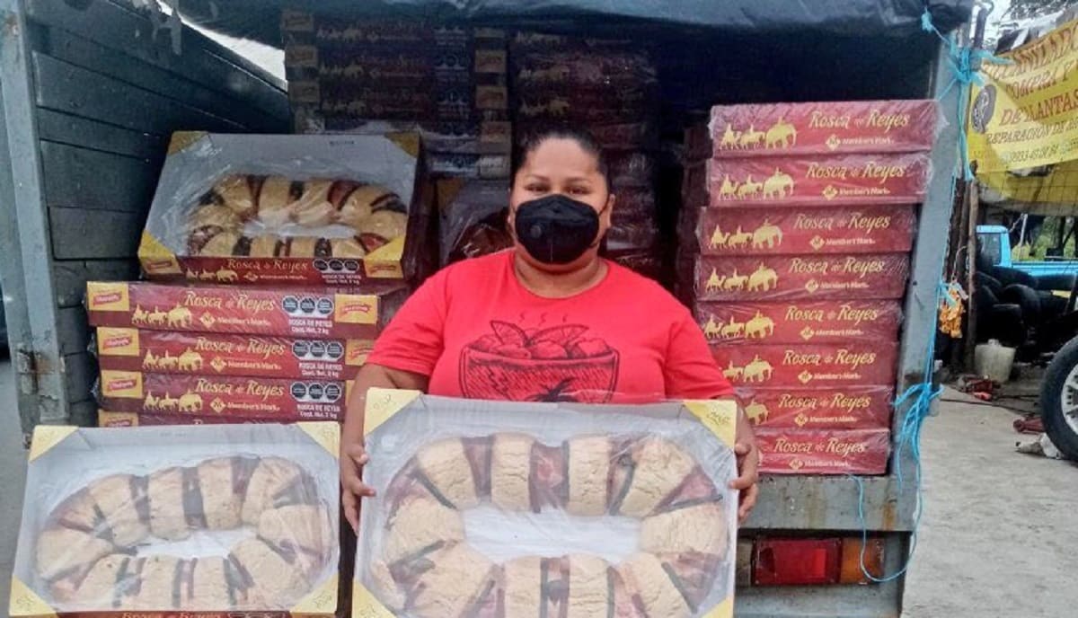 Mujer compra todas las roscas de reyes de una tienda y las revende; en redes la apodan "Lady Rosca" 1 rosca 1 2