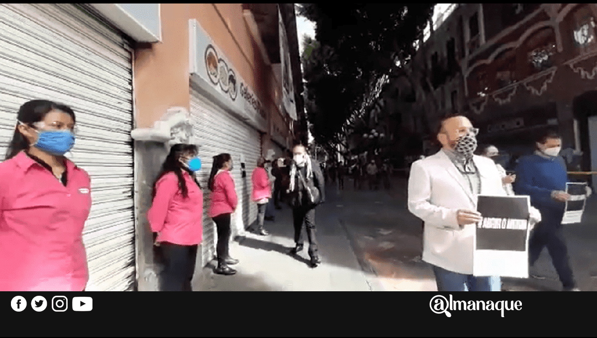 #AbrirOMorir: Con silbatazos, comerciantes exigen reapertura de negocios en Puebla 1 silbatazo puebla2 1