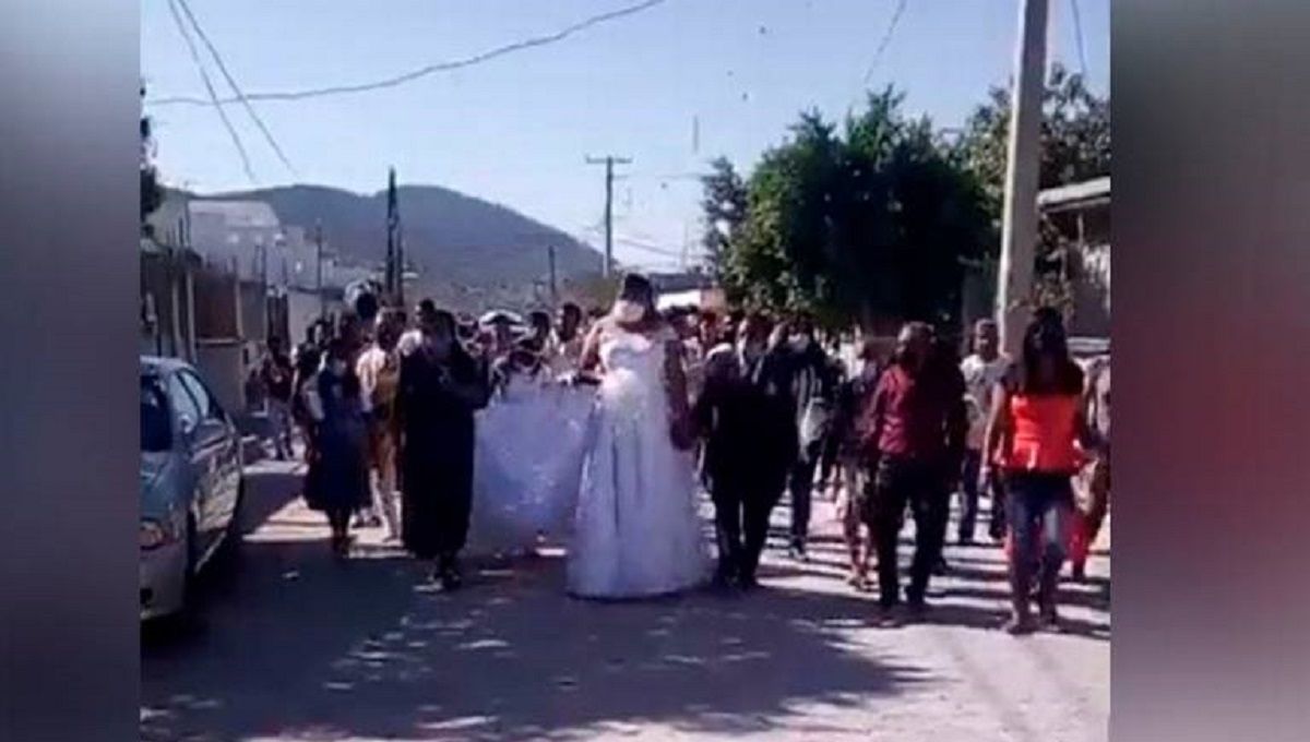 Celebran boda con banda y mariachi en medio de la pandemia en Puebla 3 BODA