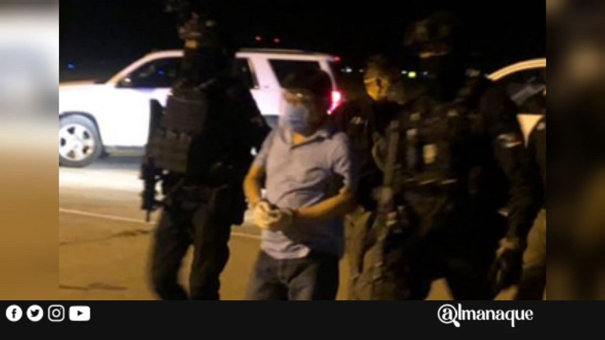 Esposado y con careta, así fue la primera fotografía de Mario Marín detenido 1 Marin detenido