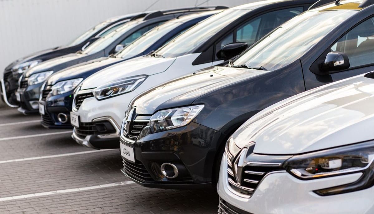 Industria automotriz pide a AMLO certidumbre con la energía eléctrica 2 autos 1