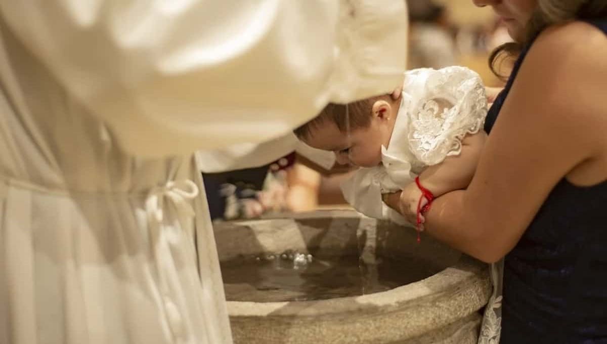 Bebé de 6 semanas muere de paro cardiaco tras ser sumergido en agua durante bautizo 1 bebe bautizo 1