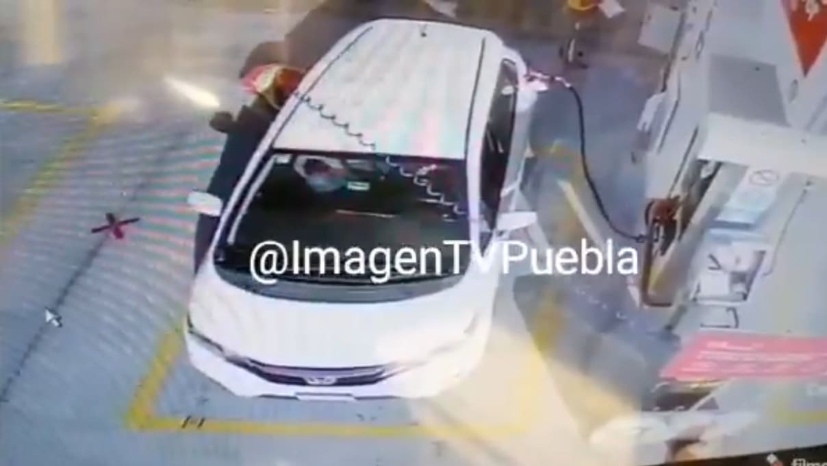VIDEO: Conductor de Honda se va sin pagar de la gasolinera Shell de La Margarita 2 camioneta 4