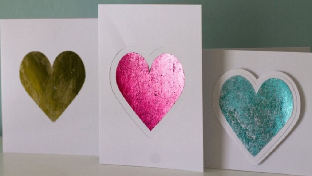 Redes se conmueven con la historia de Tomás, un niño que no recibió felicitaciones en San Valentín 2 cartas 1