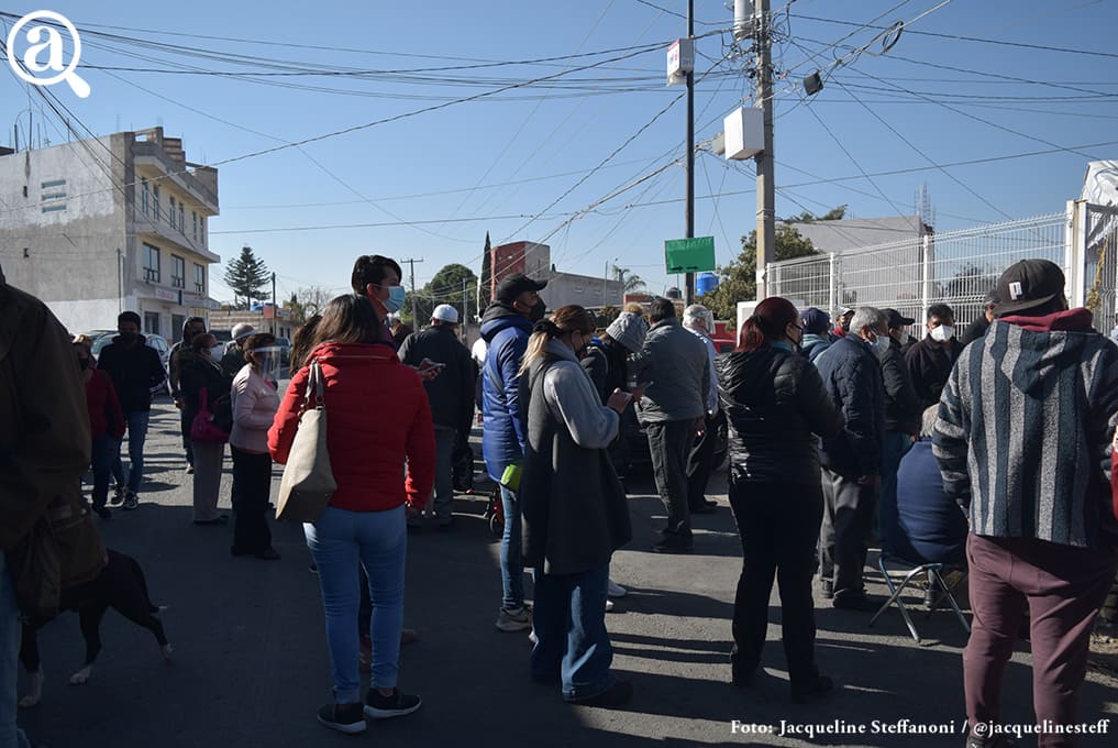 El martirio para vacunarse en Cholula: se forman seis horas y los regresan a su casa 2 cholula6