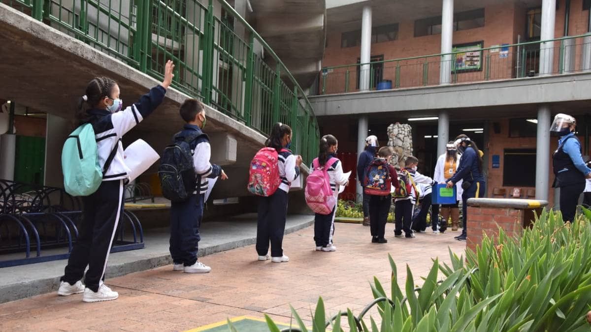 SEP frena a escuelas privadas: alumnos regresarán a las aulas en semáforo verde 2 clases 1