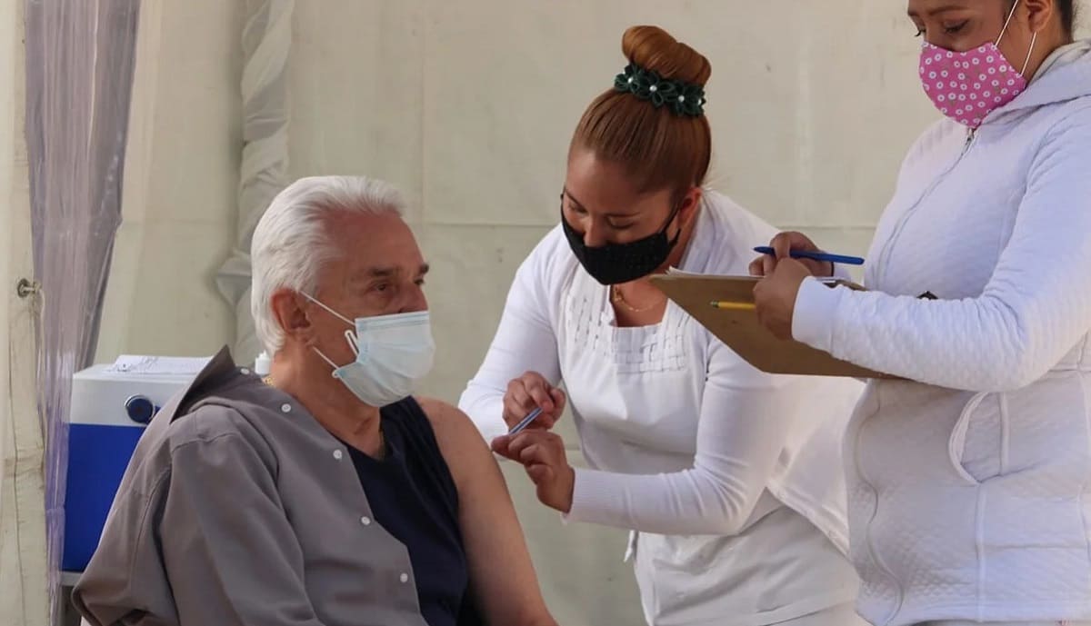 Vacunan contra el coronavirus a Enrique Guzmán 3 enrique guzman 1