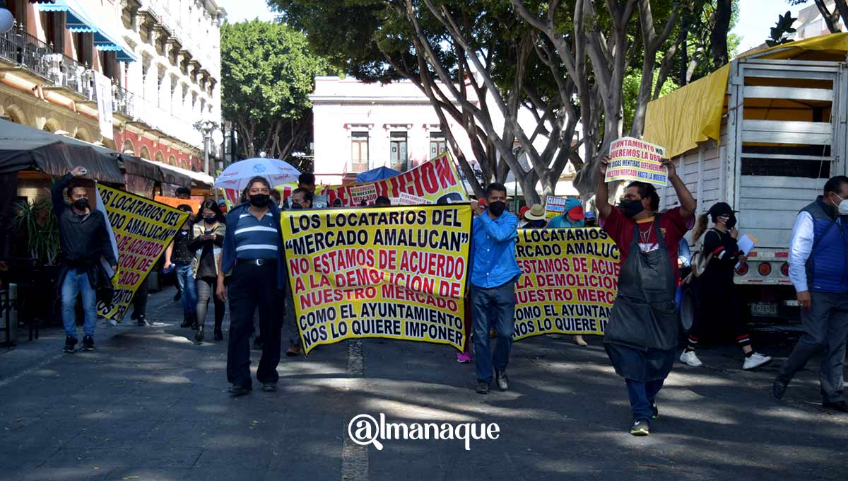 Locatarios del Mercado Amalucan exigen en el Palacio Municipal frenar obra 5 manifestacion mercado amalucan
