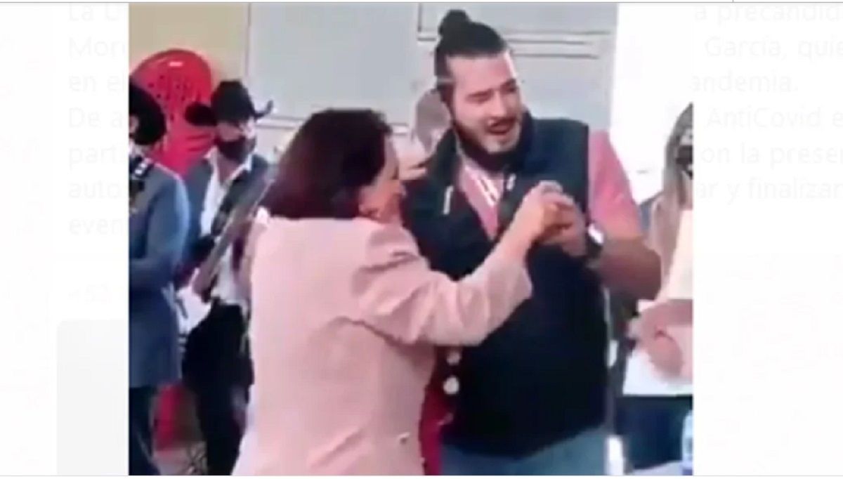 Candidata de Morena en Querétaro baila sin cubrebocas en acto político con 130 personas 1 maya