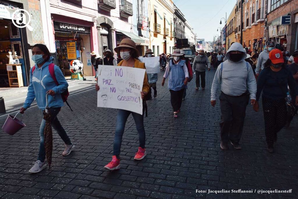 FOTOS: Pobladores de La Resurrección bloquean tres vialidades de Puebla ante desinterés de Claudia Rivera 8 puebla manifestacion agua 2