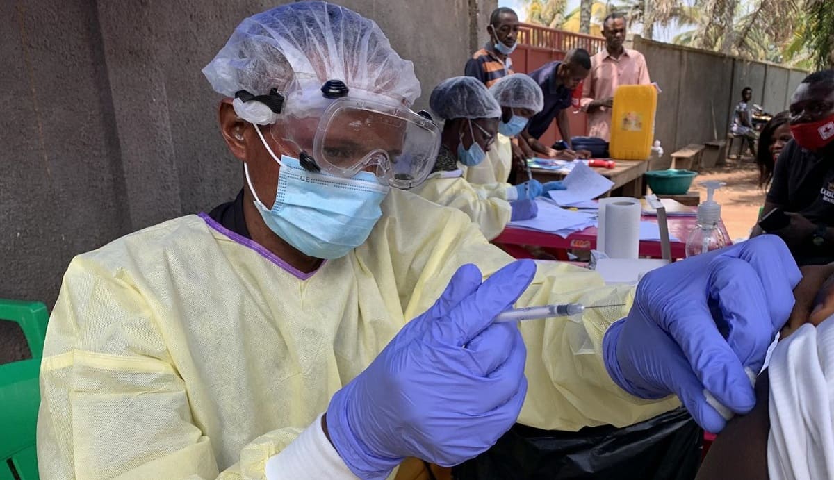 "Alto” el riesgo de una epidemia de ébola en países de África Occidental: OMS 3 vacuna. 1 2