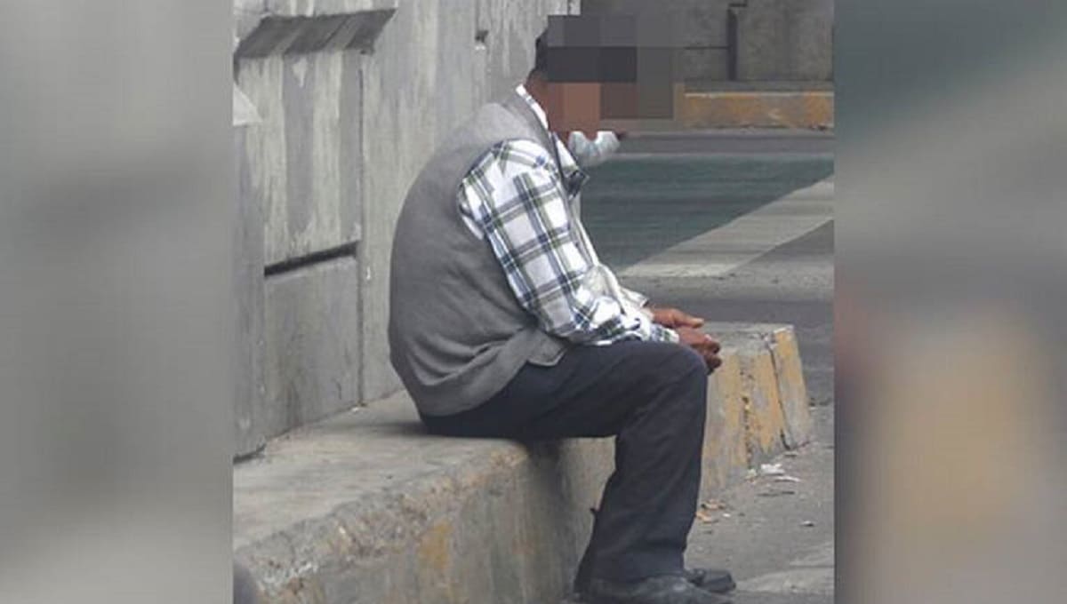 Abandonan a Don Ernesto de 63 años con Parkinson y COVID-19 en Juan C. Bonilla 2 ANCIANO PERSONA DE LA TERCERA EDAD 1