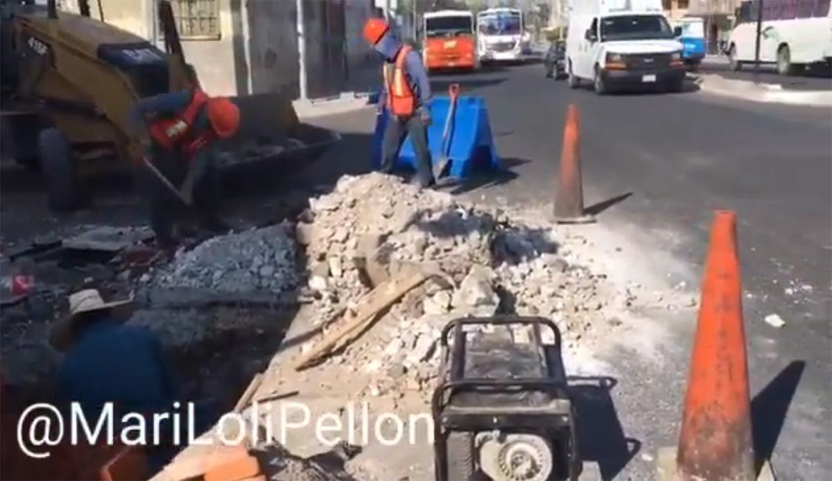 ¿Y la planeación? Rompen el nuevo asfalto del bulevar Xonaca para poner las alcantarillas 2 BULEVAR XONACA 1