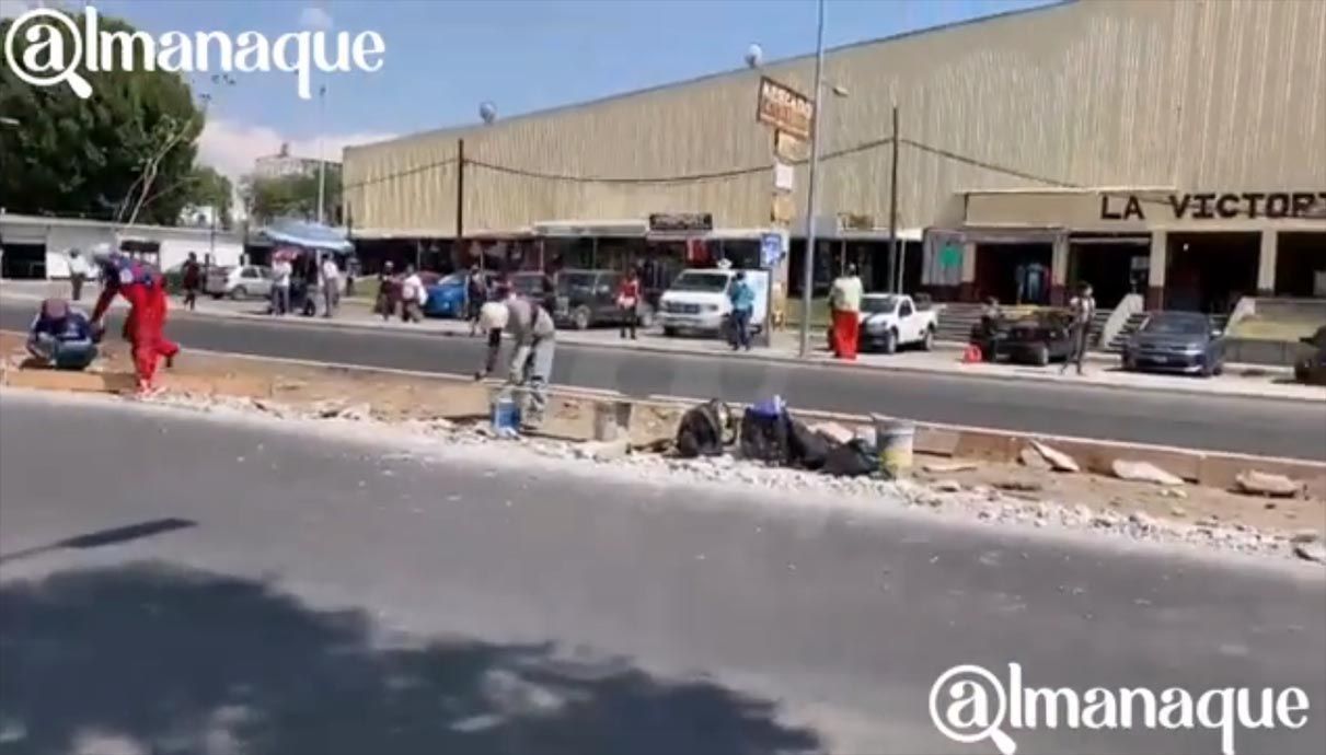¡Una vez más! Rompen camellón recién construido en Bulevar Xonaca 2 BULEVAR XONACA 3