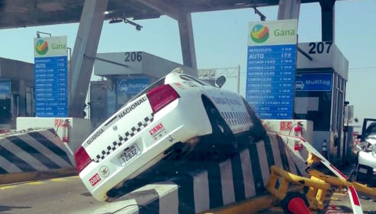 Patrulla de la Guardia Nacional se impacta contra caseta Amozoc-Perote 2 GN