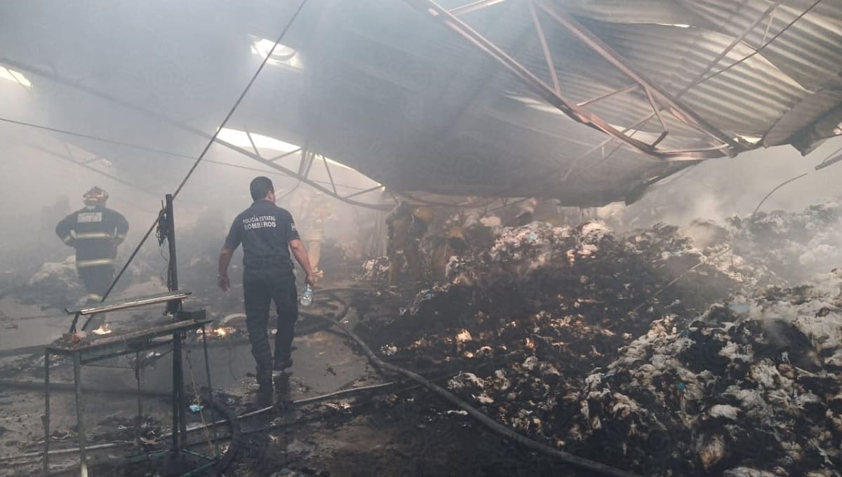 Se incendia una bodega con material textil en Cholula 4 Incendio