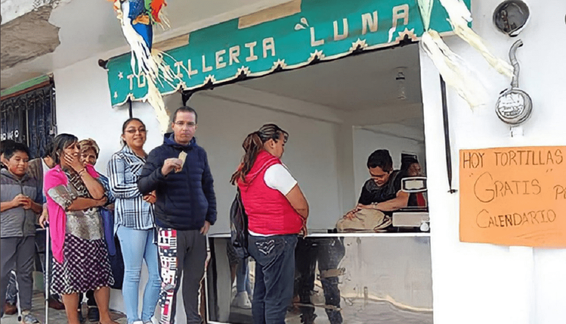 Ricardo Anaya en la fila de las tortillas