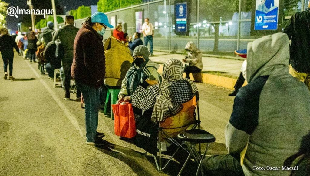 Otra vez falla el gobierno federal: poblanos llevan 6 horas esperando la vacuna 24 Vacuna covid Ciudad Universitaria 1