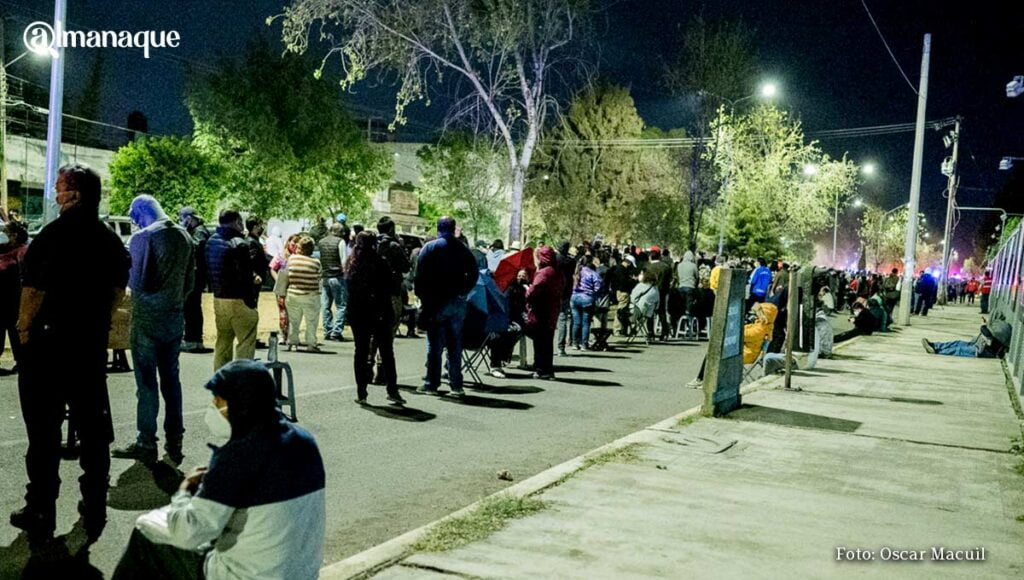 Otra vez falla el gobierno federal: poblanos llevan 6 horas esperando la vacuna 17 Vacuna covid Ciudad Universitaria 11