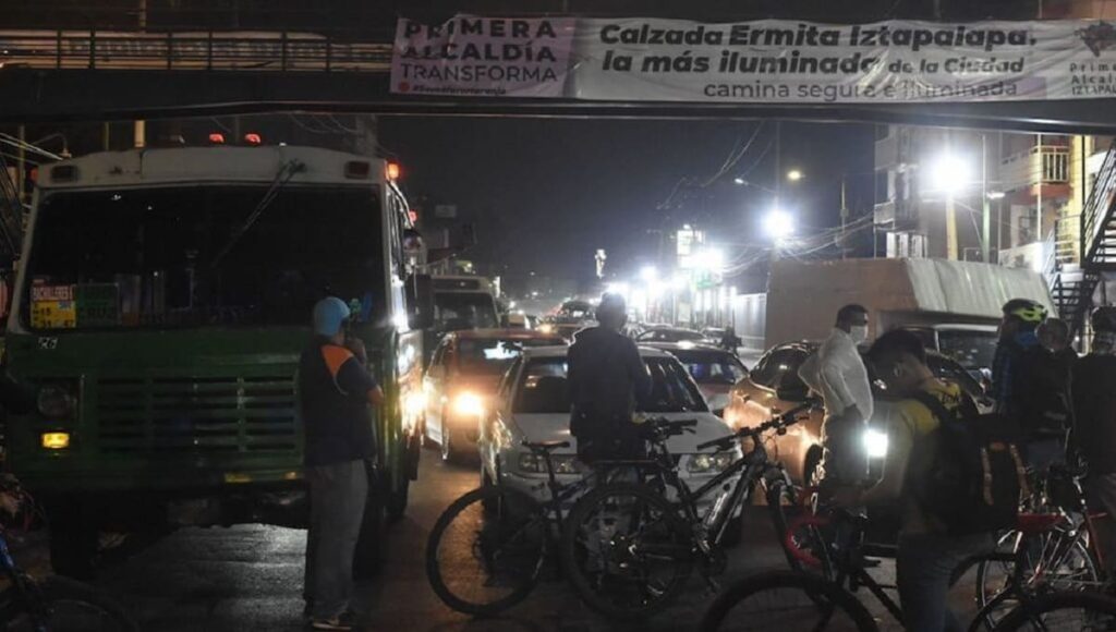 ciclista taxista camion ssc cdmx 1110x581 1