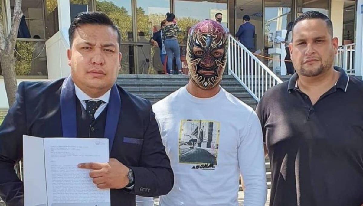 Halcón Negro Jr. denuncia por acoso sexual a productor de TV Azteca: "Es un depravado" 2 halcon negro 1