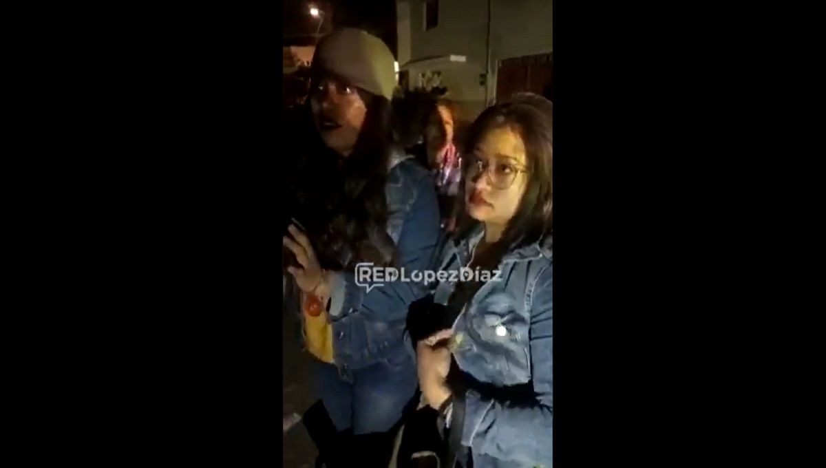 VIDEO: Retienen a dos mujeres que intentaron robar un pointer en Puebla 2 ladronas