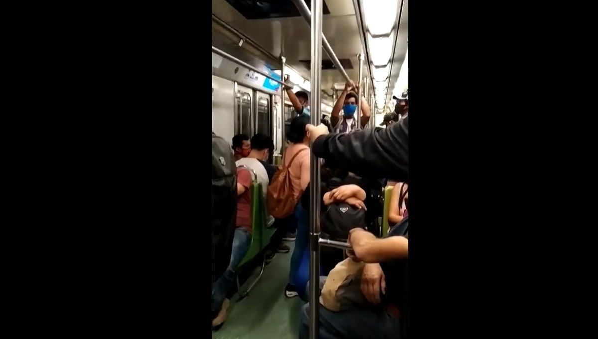 ¡Que ofertón! Venden la vacuna contra el COVID en el Metro de la CDMX a 10 pesos 1 metrio