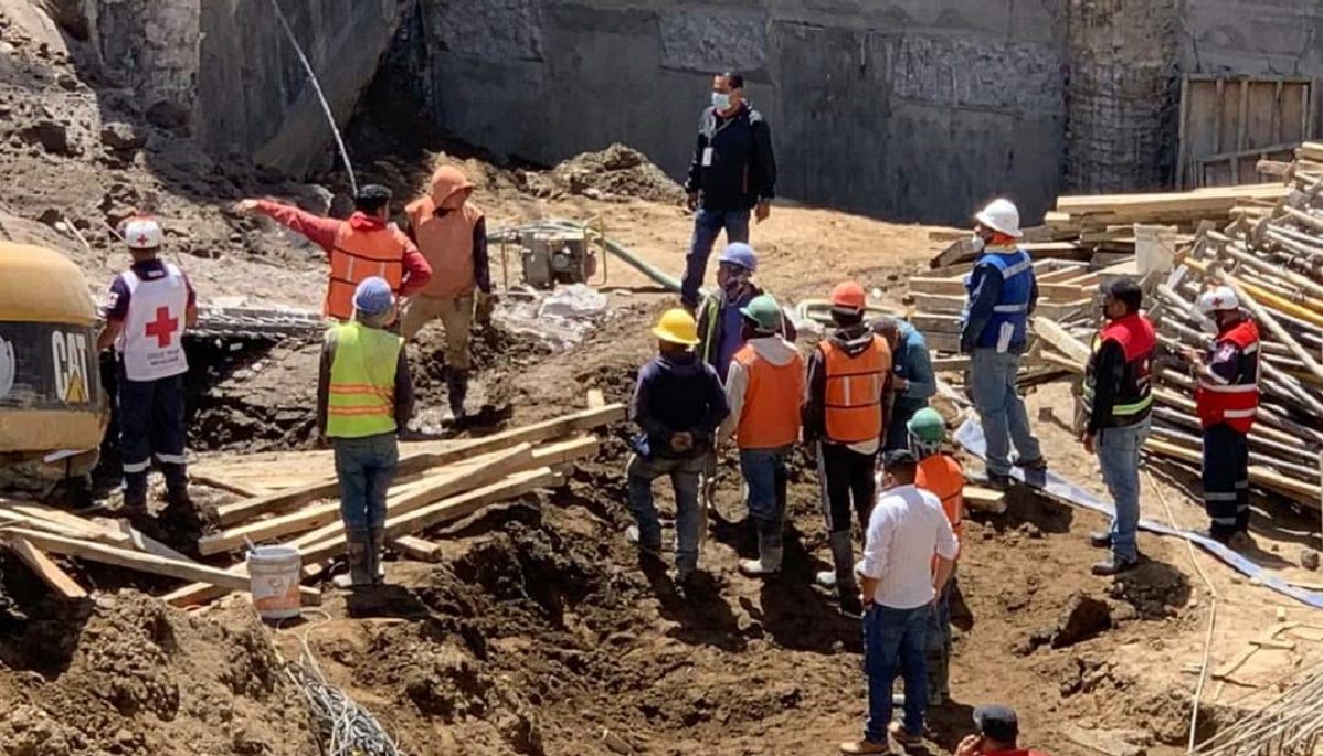 Tragedia en Texmelucan: Derrumbe de obra deja tres muertos y cuatro atrapados entre los escombros 2 obra