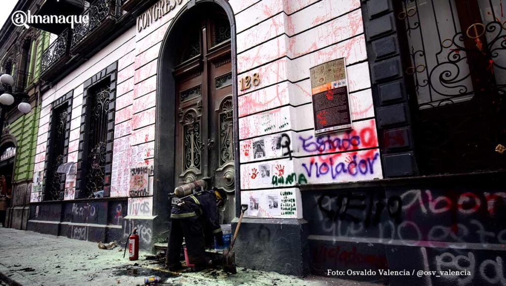 pinta puerta congreso4