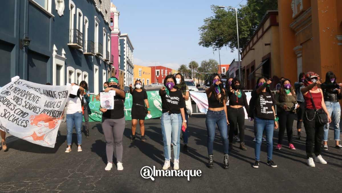FOTOS: Con performance, feministas poblanas arrancan movimiento por el 8M 6 portada foto feministas