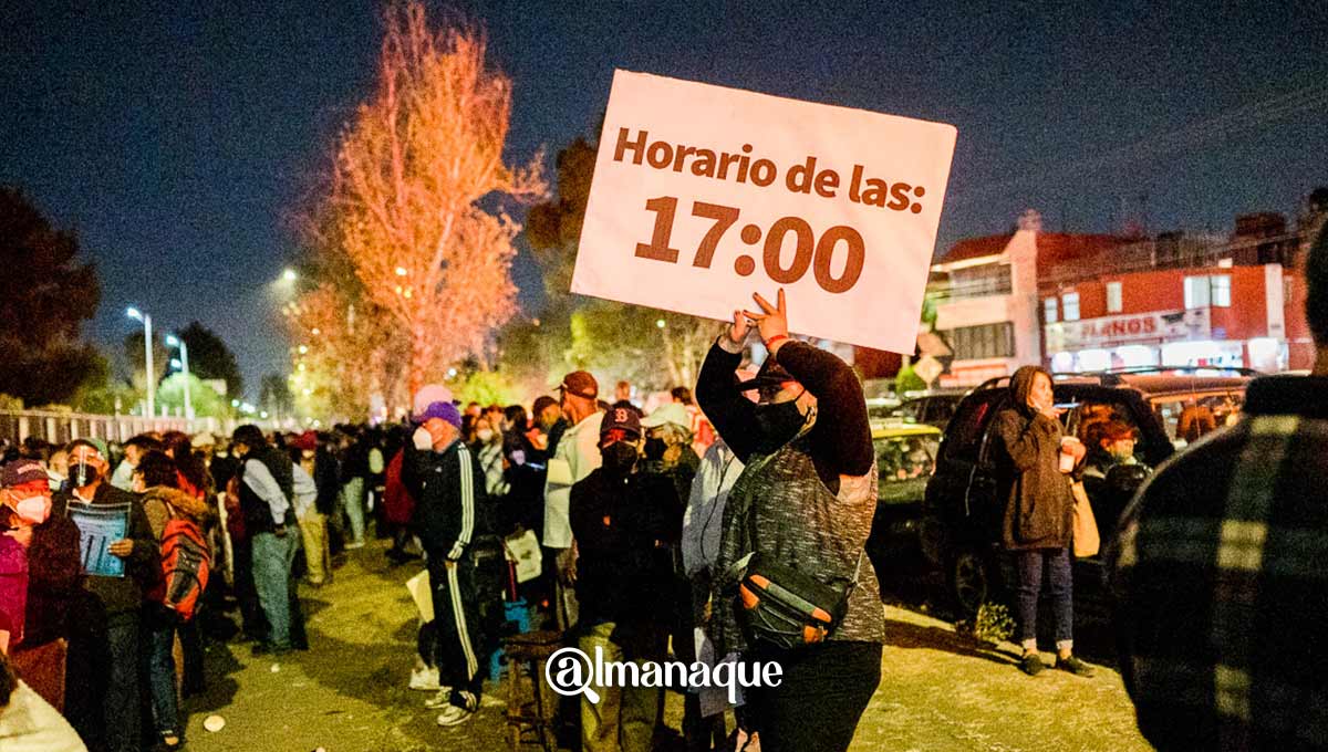 Otra vez falla el gobierno federal: poblanos llevan 6 horas esperando la vacuna 13 portada vacuna covid Caos