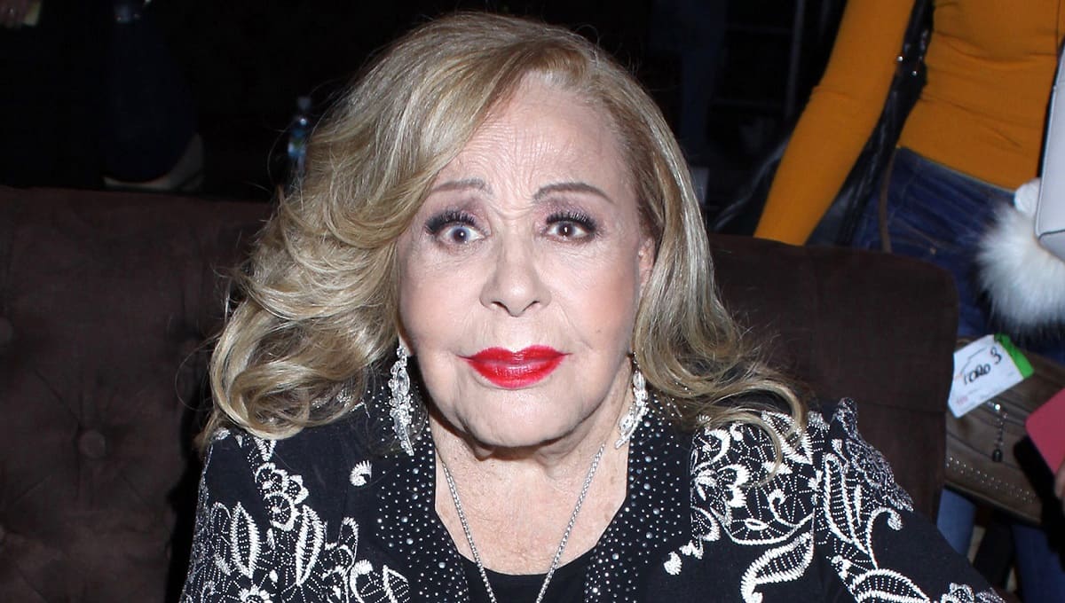 Silvia Pinal se vacuna contra el COVID-19; llega en silla de ruedas 1 silvia pinal 1