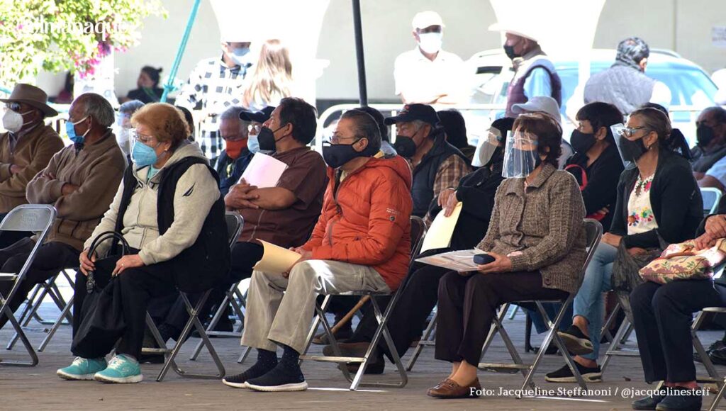 Una más del gobierno federal: adultos mayores de Puebla esperaron hasta 6 horas para ser vacunados 13 vacuna huejo1