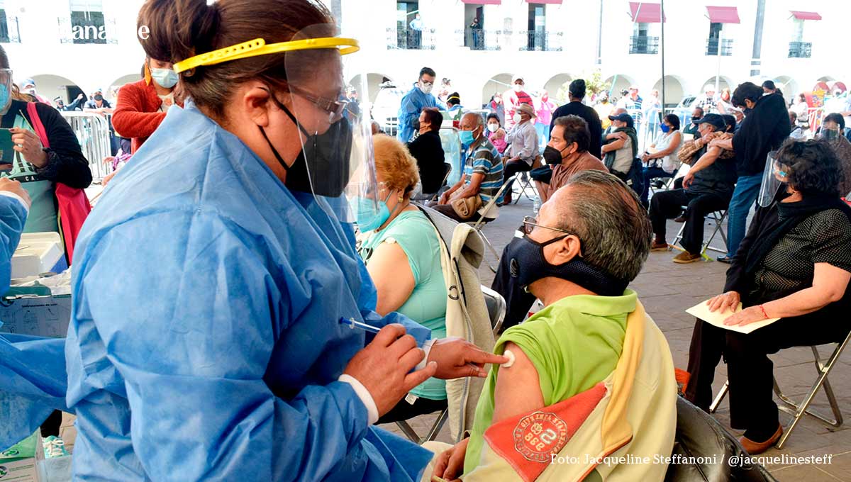 Una más del gobierno federal: adultos mayores de Puebla esperaron hasta 6 horas para ser vacunados 11 vacunas 10