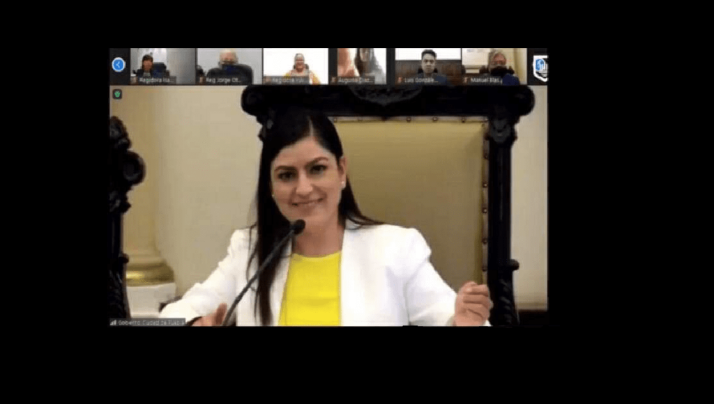 Claudia Rivera canoa 1