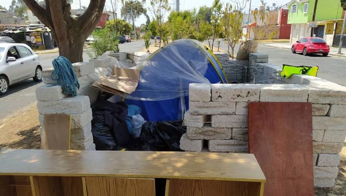 Don Carlos de 72 años vive en una casa de campaña tras ser abandonado por su familia en Puebla 2 DON Carlos Solano 1